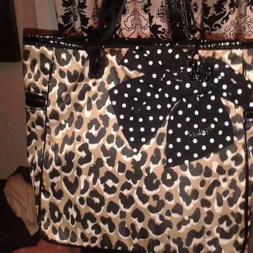Chic VINTAGE JUICY COUTURE Leopard Print Tote with Black PEARL Accents FEIRCE